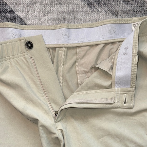 Under Armour Men's Size 38x30 Stretch Beige Joggers - Picture 4 of 10